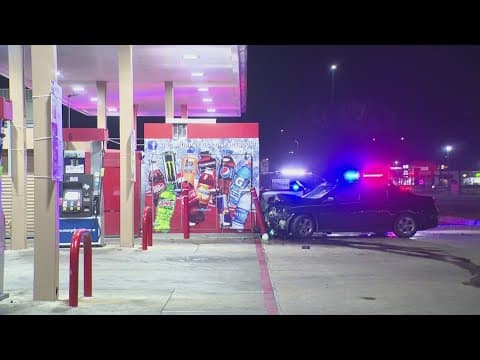Driver crashes into Fort Worth gas station kiosk, police say