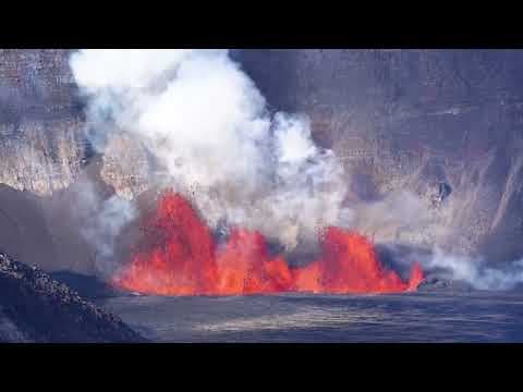 Stunning videos show Hawaii's Kilauea volcano erupting