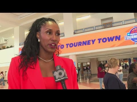 Women's basketball legend Lisa Leslie arrives in Tampa for Final Four