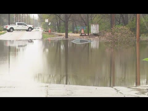 Man helps driver escape rising water as Indianapolis sees heavy rain and flooding