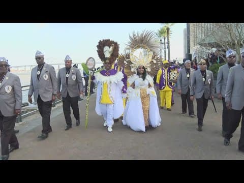 Zulu royalty arrives at the riverfront