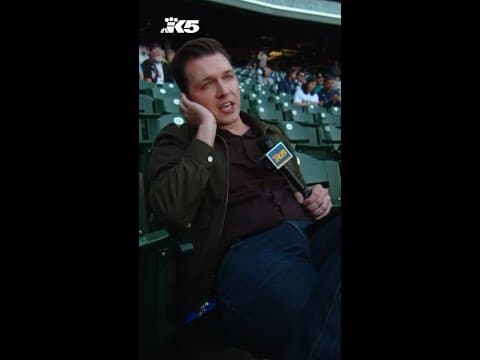 Fans react to Suárez's home run at T-Mobile Park watch party